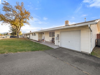 10414 Kincheloe Ave, Klamath Falls, OR 97603 - photo 3