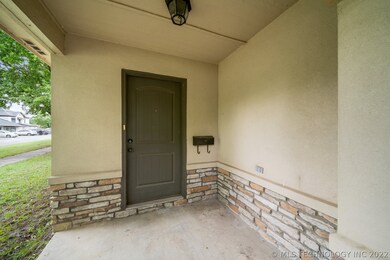 302 E 1st St, Claremore, OK 74017 - photo 2