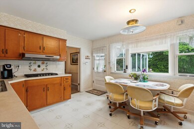 2822 N Kent Rd, Broomall, PA 19008 - photo 6