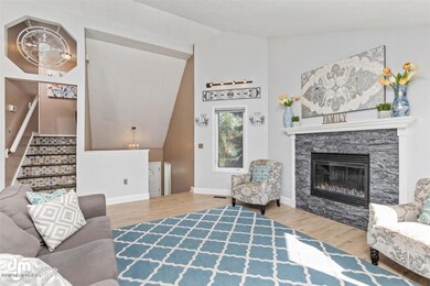 05-Living Room 20200624-DW-6529