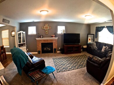 3129 SW Juniper Ave, Redmond, OR 97756 - photo 2