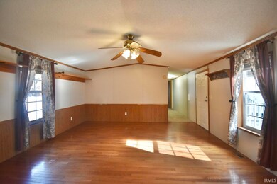 256 N Cleveland St, Bloomfield, IN 47424 - photo 3