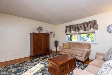 411 Edgewood Dr, Ambler, PA 19002 - photo 4