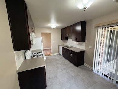 924 Surrey Dr unit 1A, Schaumburg, IL 60193 - photo 3