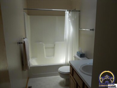 2208 SW Kingsrow Rd, Topeka, KS 66614 - photo 7
