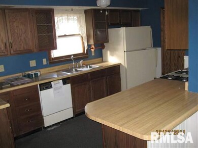 520 4th St, Lincoln, IL 62656 - photo 5