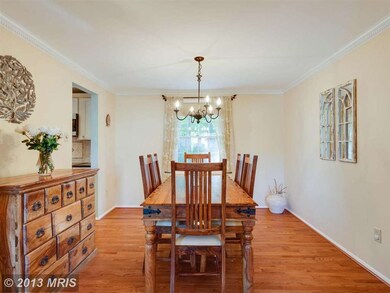 8409 Woodford Ct, Vienna, VA 22182 - photo 5