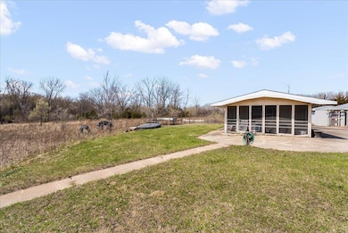 701 Evansdale Dr, Elk Run Heights, IA 50707 - photo 3