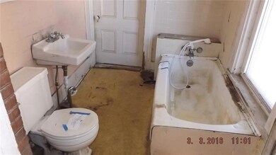 81 Elm St, Mechanic Falls, ME 04256 - photo 3