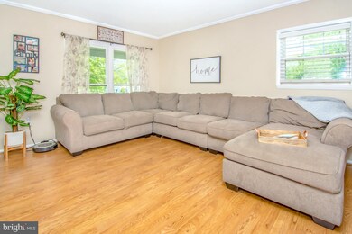 906 Palm Tree Cir, Glen Burnie, MD 21060 - photo 3