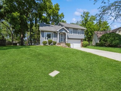 1907 Thornton Ct, Des Moines, IA 50320 - photo 2