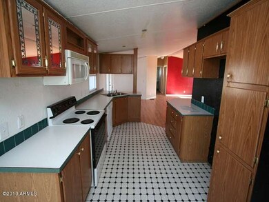 023-240985 kitchen view
