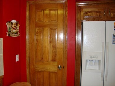 LARGE PANTRY FOR THOSE CHEF ITEMS!