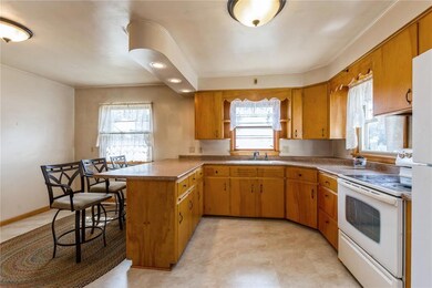 Spacious kitchen, updated counters
