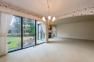 011-Dining_Room-2265942-medium