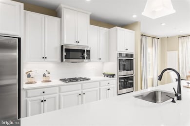 118 Matisse Aly unit 1002K QUICK MOVE-IN, Glenarden, MD 20774 - photo 3