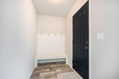 TWO001-i1830-Foyer