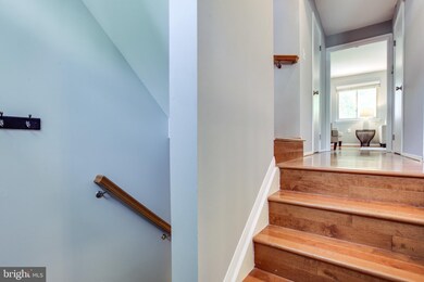 9677 Lindenbrook St, Fairfax, VA 22031 - photo 6