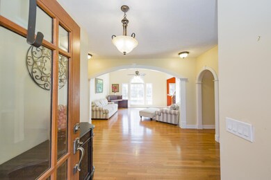 HARDWOOD FLOORS AND LOTS OF NATURAL LIGHTING WELCOMES YOU HOME!  316 RIDGEWOOD DR MANCHESTER, TN 37355
