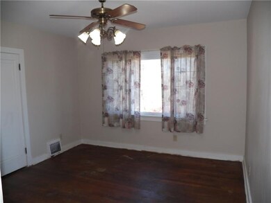 Nice size formal dining room for all your family d
