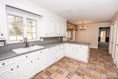 321 Saint Andrews Rd, Statesville, NC 28625 - photo 5