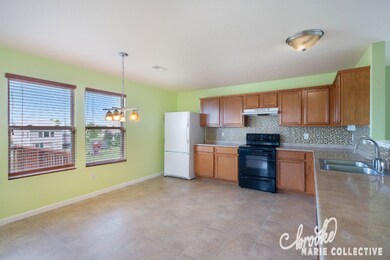 1633CrescentPointDrSE-9