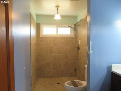 456 SW Chapman St, Sheridan, OR 97378 - photo 7