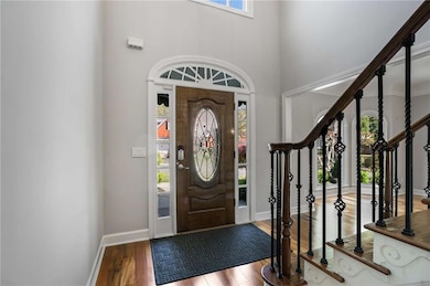 Foyer entrance with a high ceiling, wood finished 