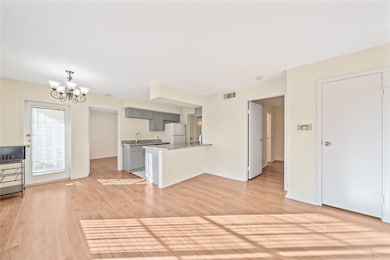 2750 Holly Hall St unit 1510, Houston, TX 77054 - photo 5