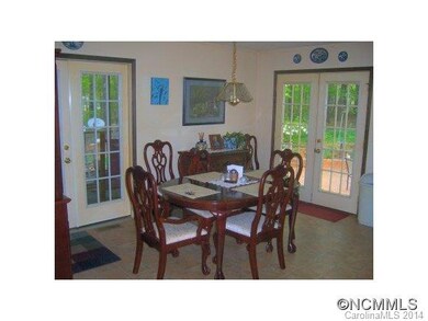 Eat-In Kitchen