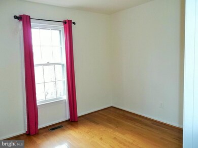 8819 Winding Hollow Way, Springfield, VA 22152 - photo 5