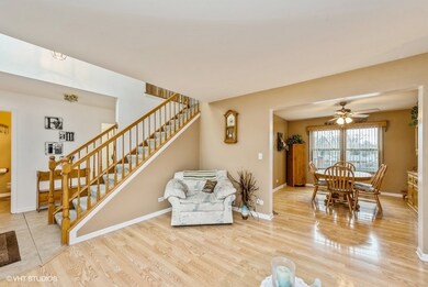 1002 Cortney Cir, Carpentersville, IL 60110 - photo 2