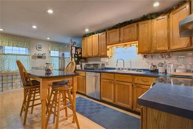 Eat-In Kitchen