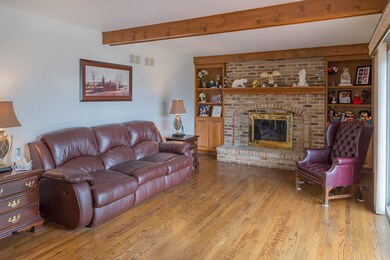 69 Venetian Way Cir, Wheaton, IL 60189 - photo 5