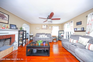 28 Trinity Place, Staten Island, NY 10310 - photo 2