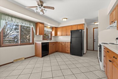 214 S Regis Rd, Saukville, WI 53080 - photo 7