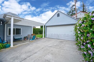 View of patio with Alumnawood Pergola