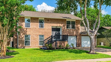 456 E Castle Harbour Dr, Friendswood, TX 77546 - photo 2