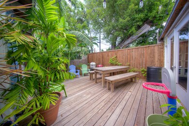 3-2207 Flagler Ave-15