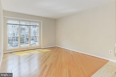 8314 Linden Oaks Ct, Lorton, VA 22079 - photo 6