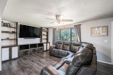 549 Washington St, Carson, IA 51525 - photo 5