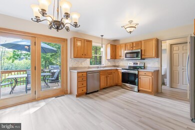 2039 Foxwood Dr, Columbia, PA 17512 - photo 3