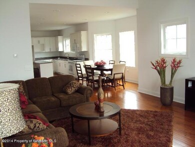 Insignia 24 Living 1
