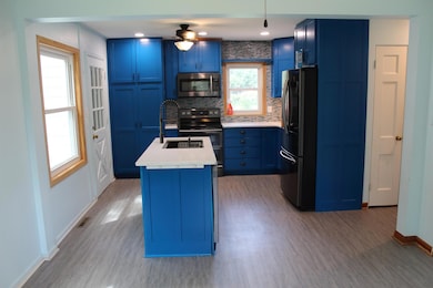 624 North St, Decorah, IA 52101 - photo 5