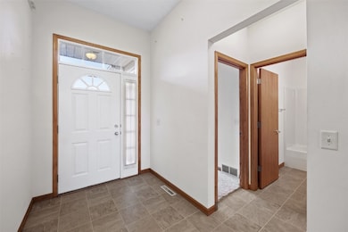 6608 Limestone Ct NW, Cedar Rapids, IA 52405 - photo 4