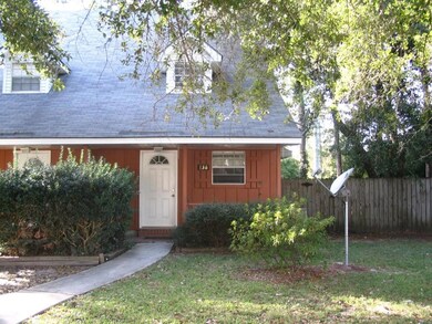 Unit has fenced yard