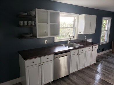 2104 Edgehill Cir, Johnson City, TN 37601 - photo 6