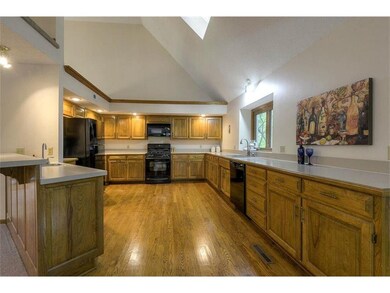 7637 Acuff Ln, Shawnee, KS 66216 - photo 4