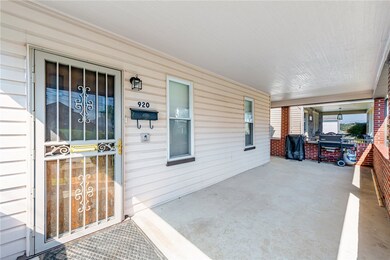 920 Howell St, Vandergrift, PA 15690 - photo 3