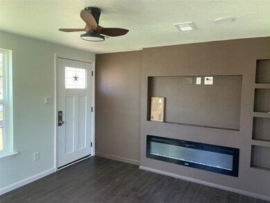 8309 Autumn Ln, Houston, TX 77016 - photo 3